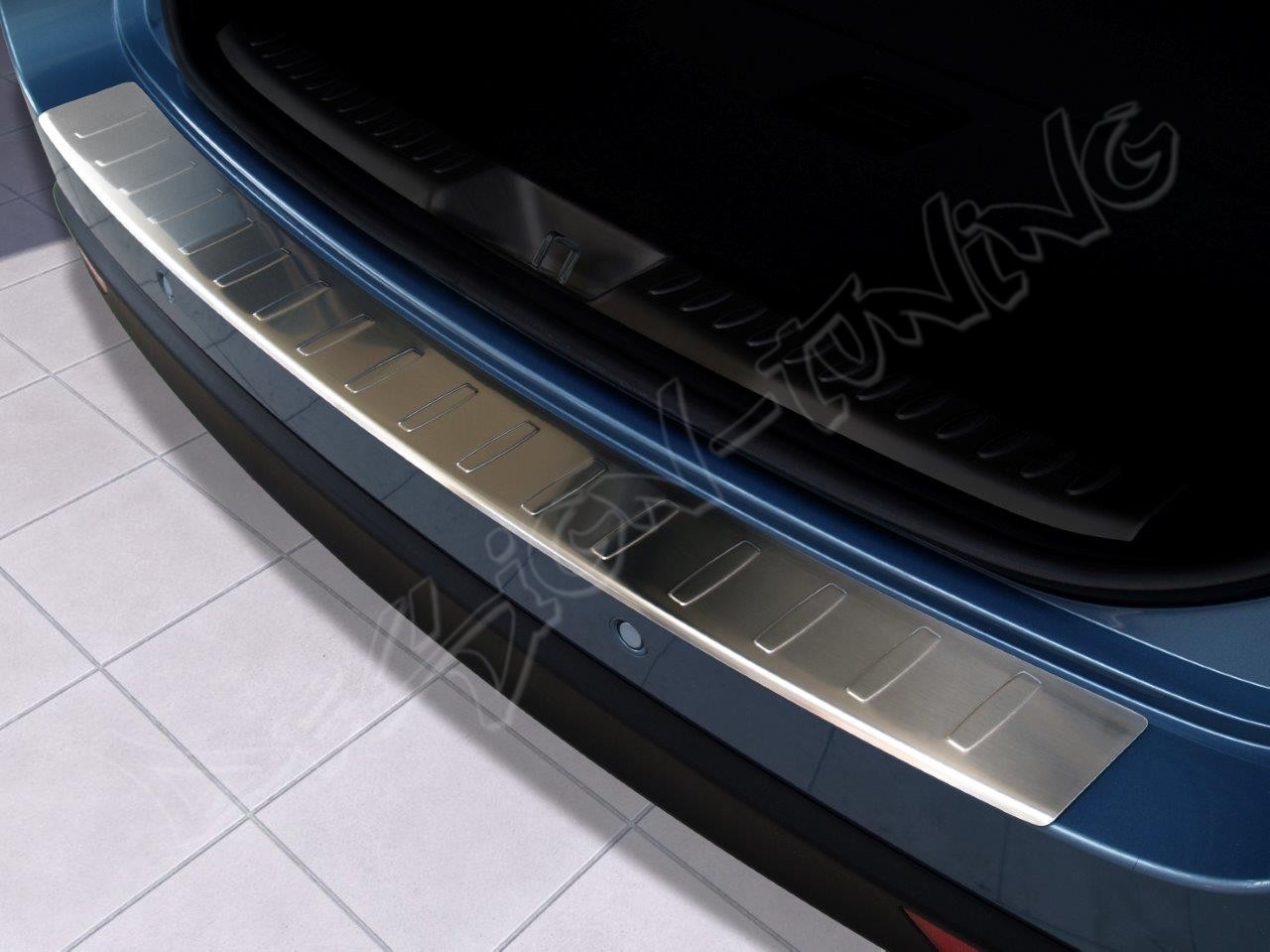 Накладка на бампер із загином та ребрами Hyundai i40 Wagon (Kombi)