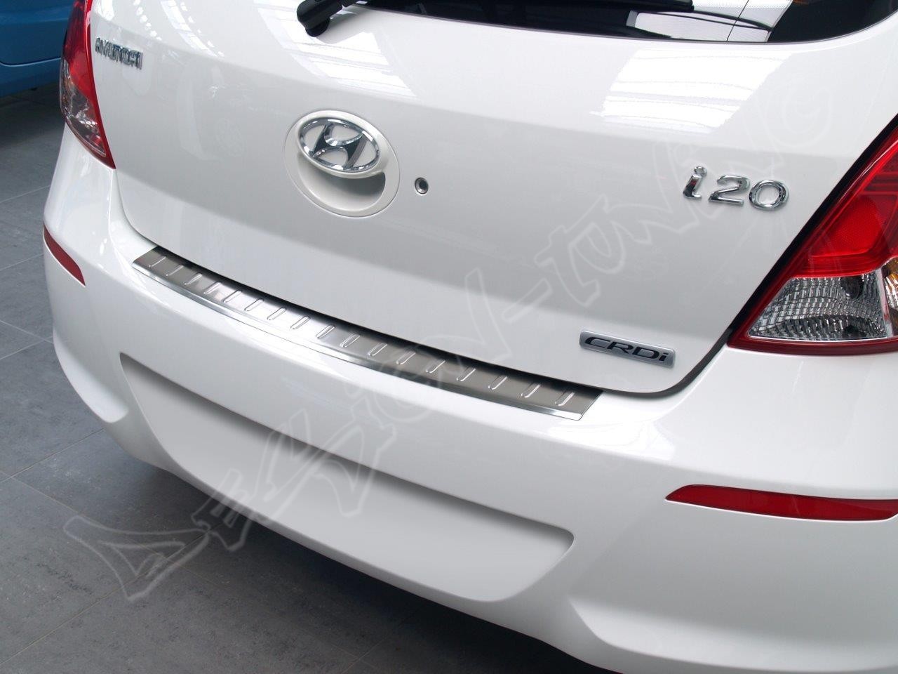 Накладка на бампер із загином та ребрами Hyundai i20