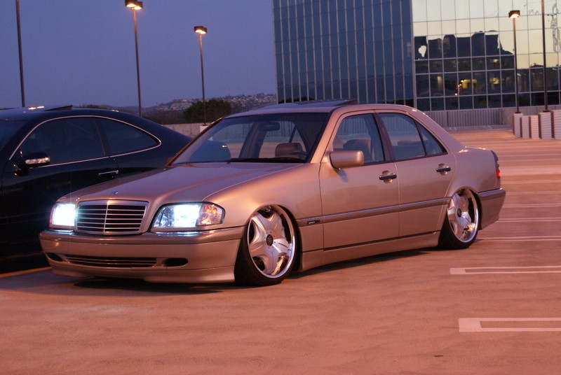 Решетка радиатора Mercedes W202 стиль AVANTGARDE