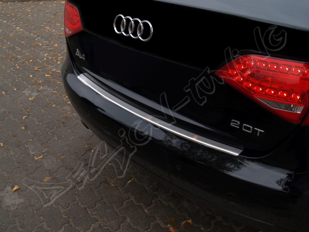 Накладка на бампер із загином AUDI A4 B8 (2008-...)