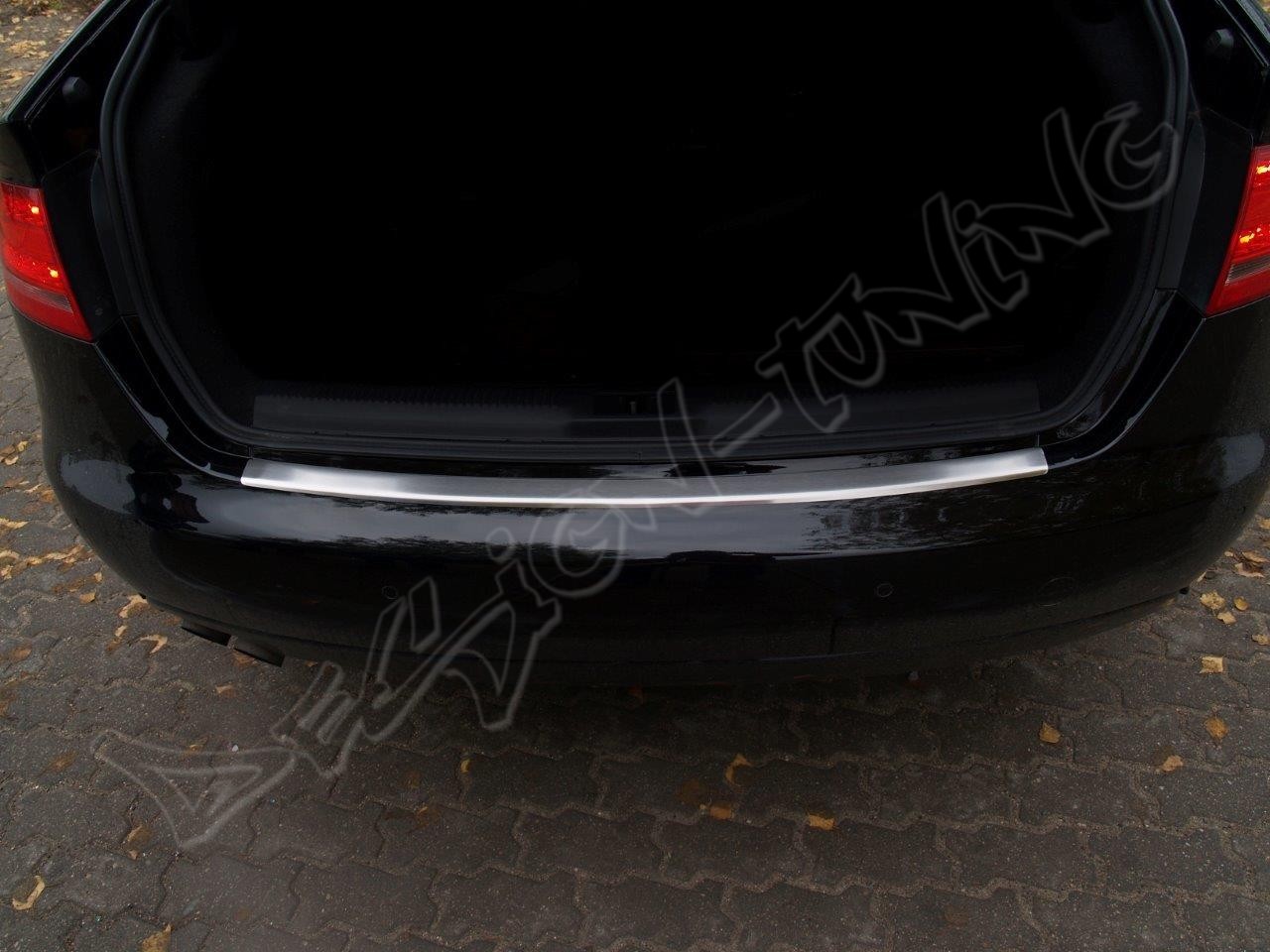Накладка на бампер із загином AUDI A4 B8 (2008-...)
