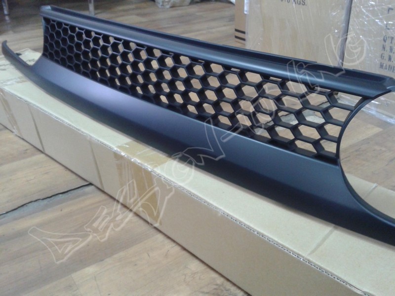 Решітка радіатора VW Golf 3 Honeycomb