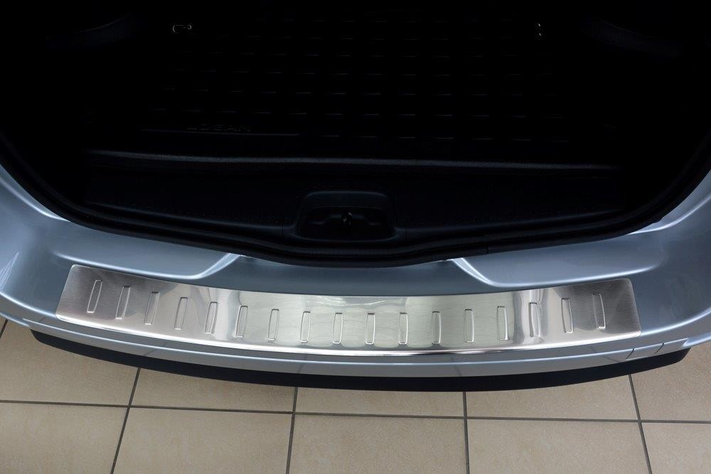 Накладка на бампер із загином Dacia Logan MCV