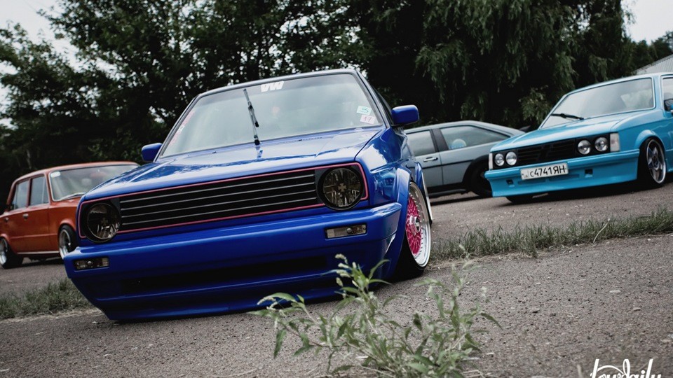 Решітка радіатора без логотипу VW Golf 2 чорна (2 фари)