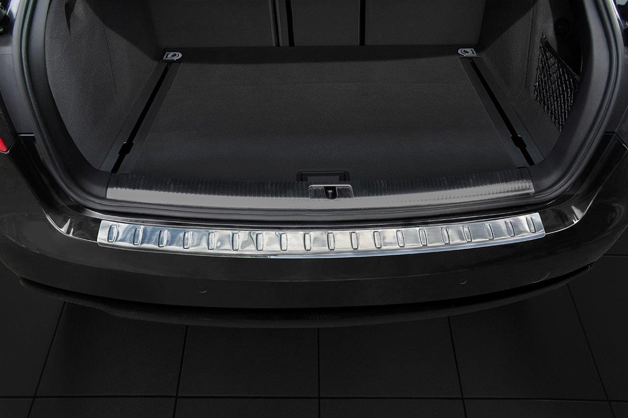 Накладка на бампер із загином AUDI A4 B8 (2012-...) післярест.