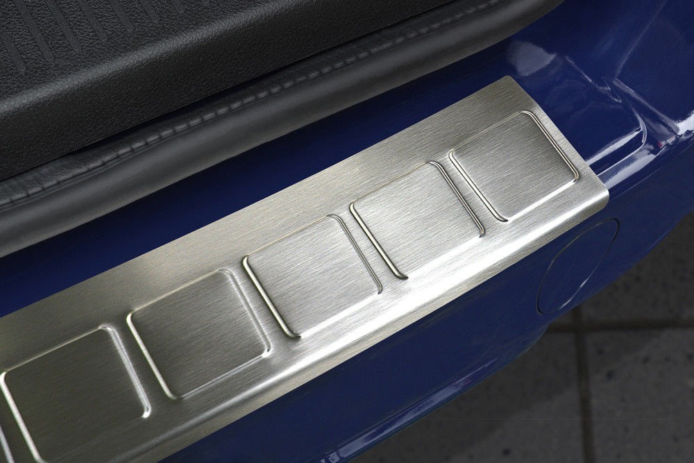 Накладка на бампер із загином Dacia Dokker