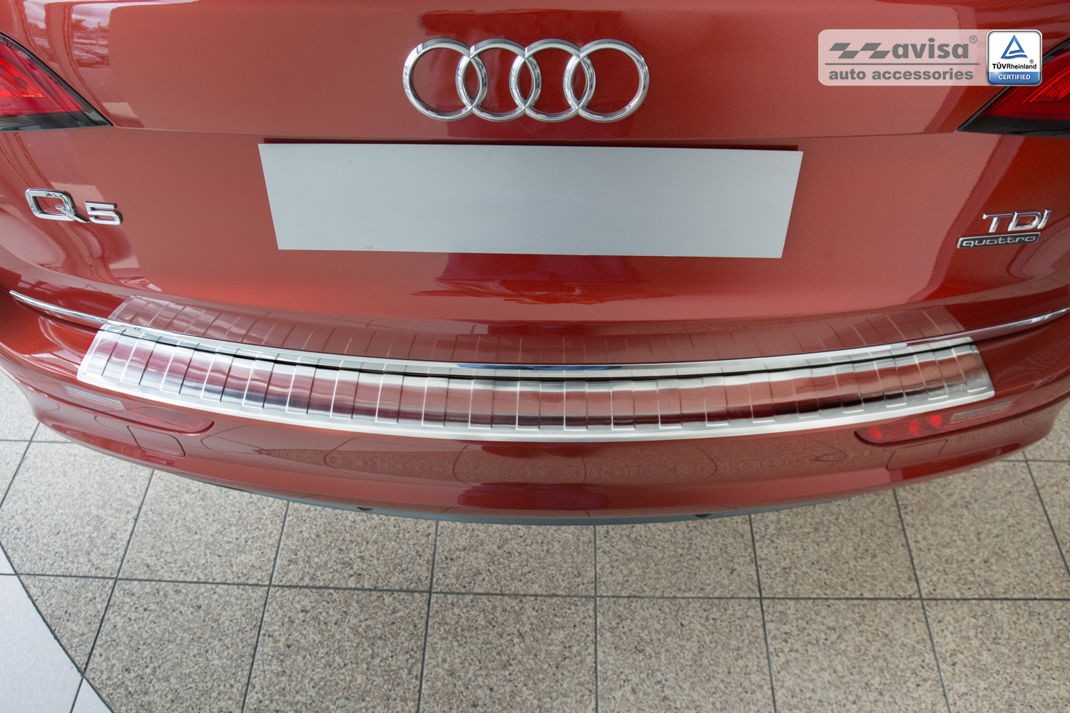 Накладка на бампер із загином та ребрами AUDI Q5
