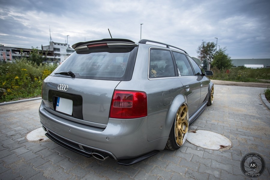 Центральна накладка на задній бампер Audi RS6 C5 Avant