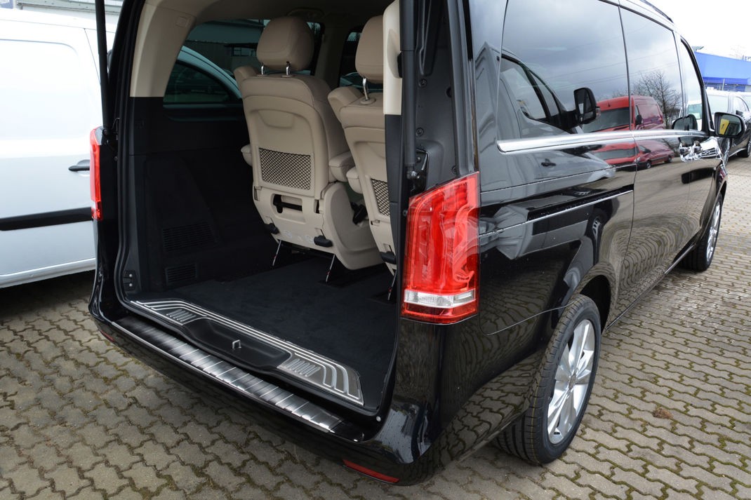 Накладка на задній бампер Mercedes W447 klasa V, Vito III чорна (графіт)