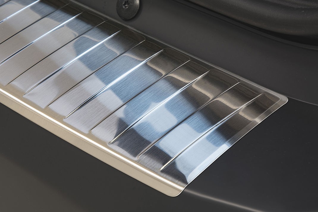 Накладка на бампер із загином та ребрами Dacia Sandero II Hatchback