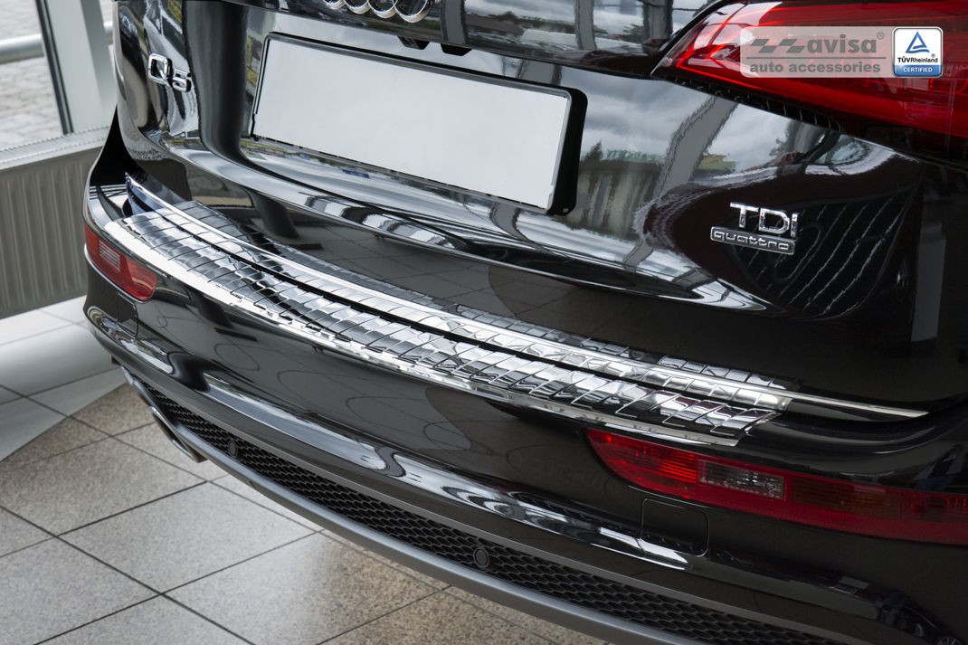 Накладка на бампер із загином та ребрами Audi Q5 подвійне полірування