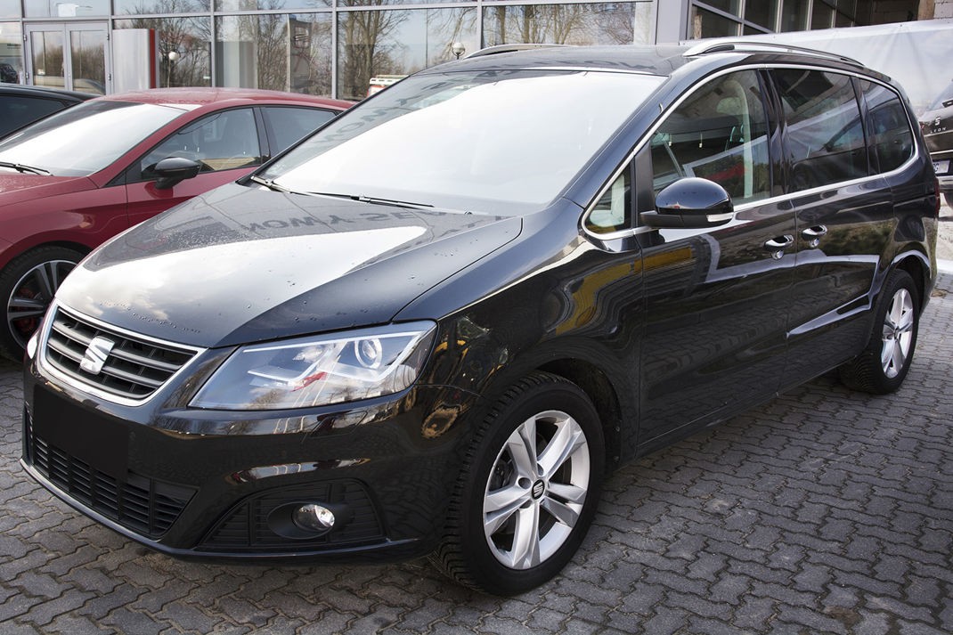 Накладка на бампер із загином та ребрами Volkswagen Sharan II/Seat Alhambra II