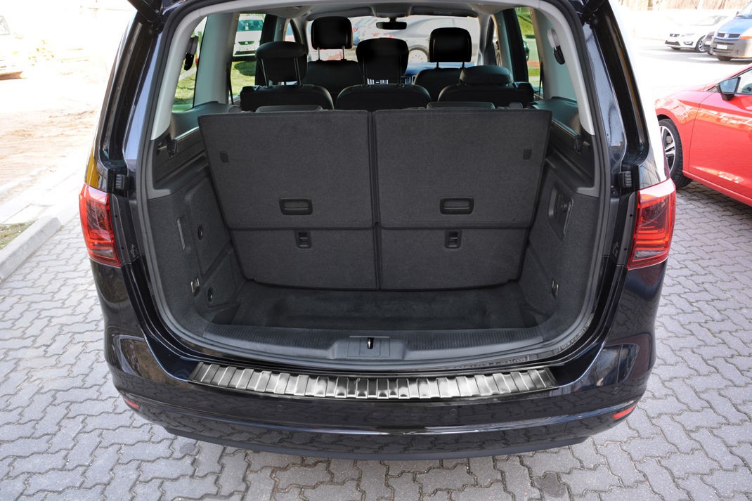Накладка на бампер із загином та ребрами Volkswagen Sharan II/Seat Alhambra II