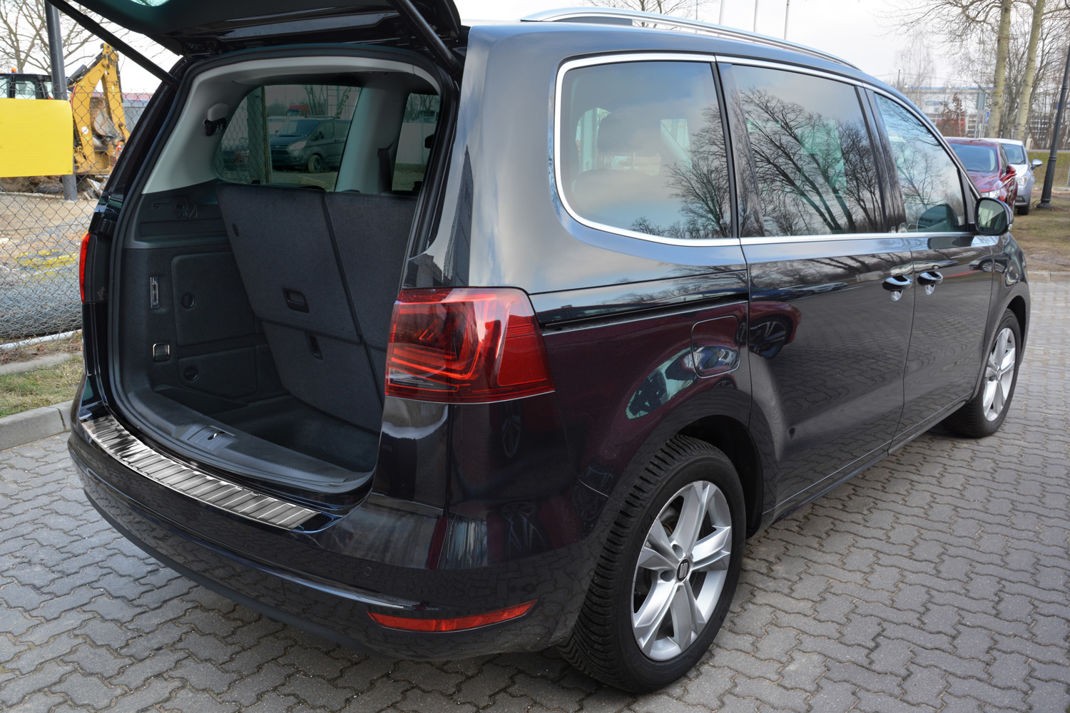 Накладка на бампер із загином та ребрами Volkswagen Sharan II/Seat Alhambra II