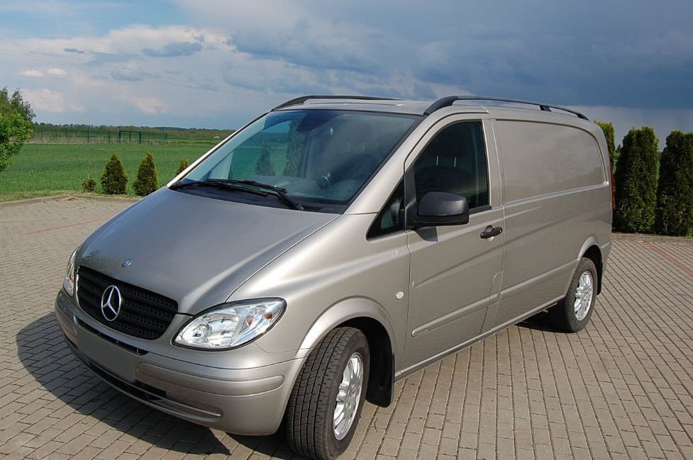 Накладка на бампер із загином та ребрами Mercedes W639 Vito/Viano подвійне полірування