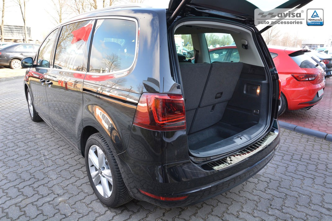 Накладка на бампер із загином та ребрами Seat Alhambra II/Volkswagen Sharan II (подвійне полірування)