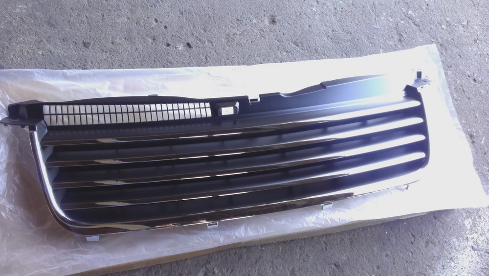 Решітка радіатора VW Passat B5 (3BG) FL хром смужки