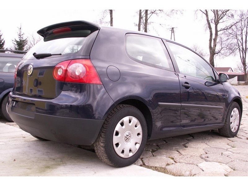 Спойлер козирьок кришки багажника VW Golf 5
