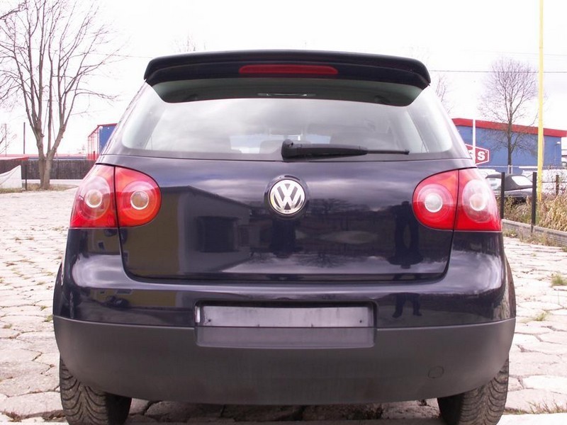 Спойлер козирьок кришки багажника VW Golf 5