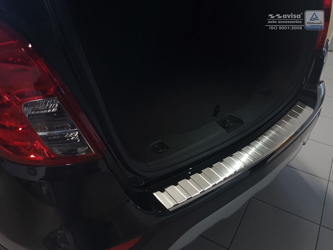 Накладка на бампер із загином та ребрами Opel Mokka X (рест.)