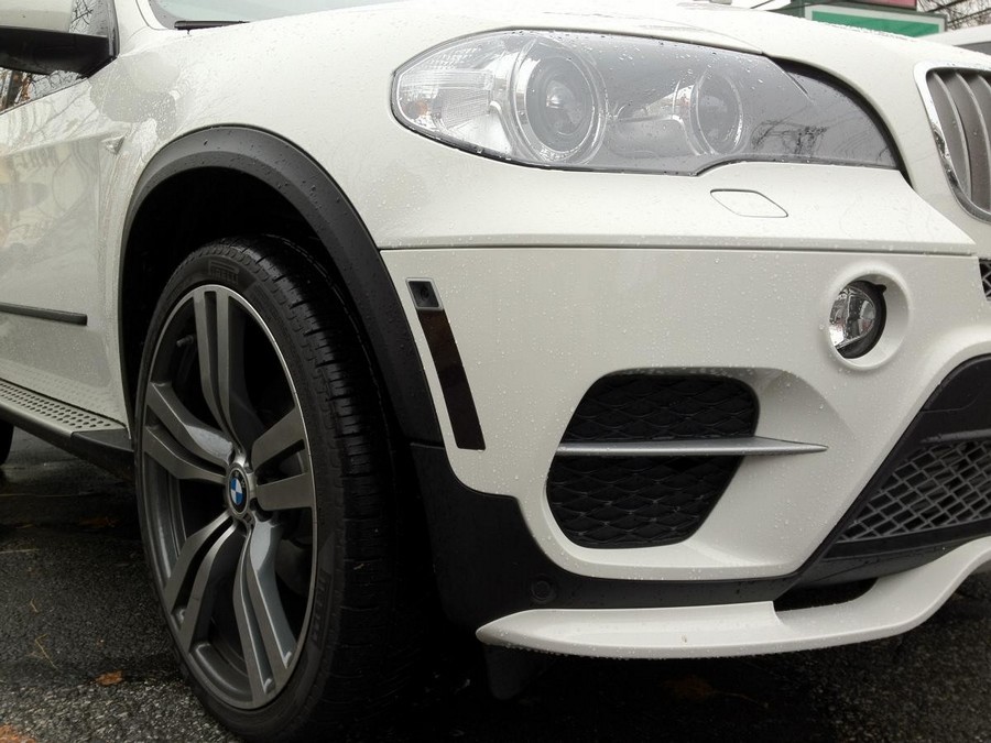 Накладка на передний бампер BMW X5 E70 LCI в стиле Aero