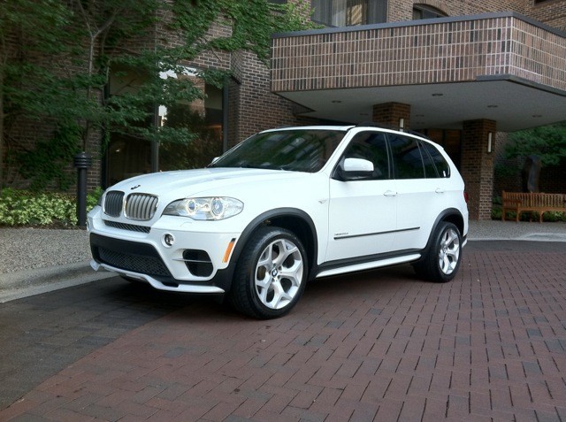 Накладка на передний бампер BMW X5 E70 LCI в стиле Aero