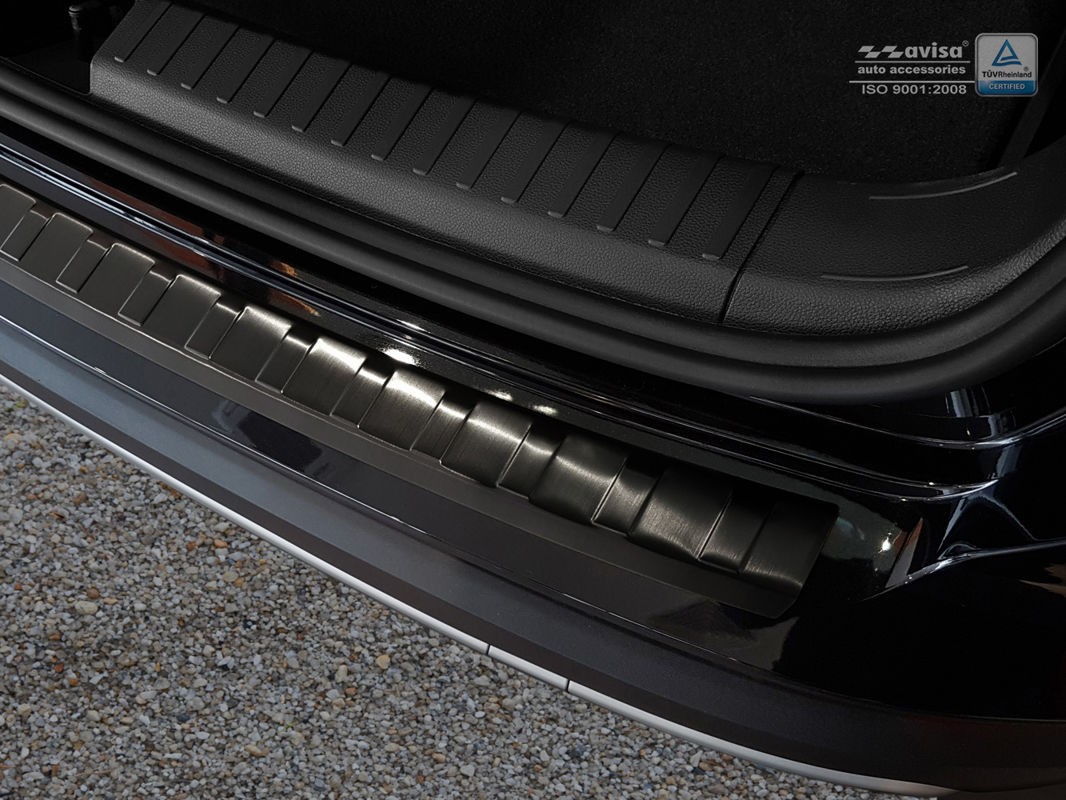 Захисна накладка на бампер із загином та ребрами Seat Ateca (чорна)
