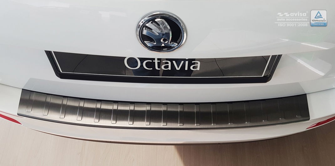 Накладка на бампер із загином та ребрами Skoda Octavia III Kombi чорна (графіт)