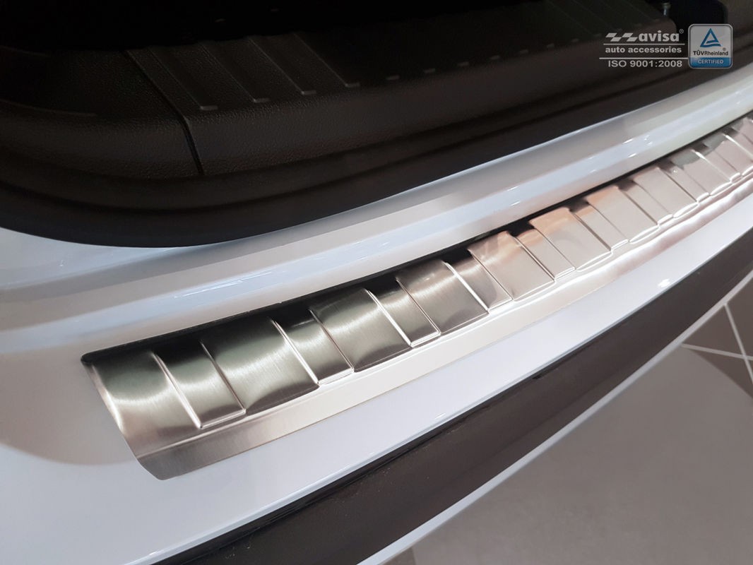 Захисна накладка на бампер із загином та ребрами Seat Ateca