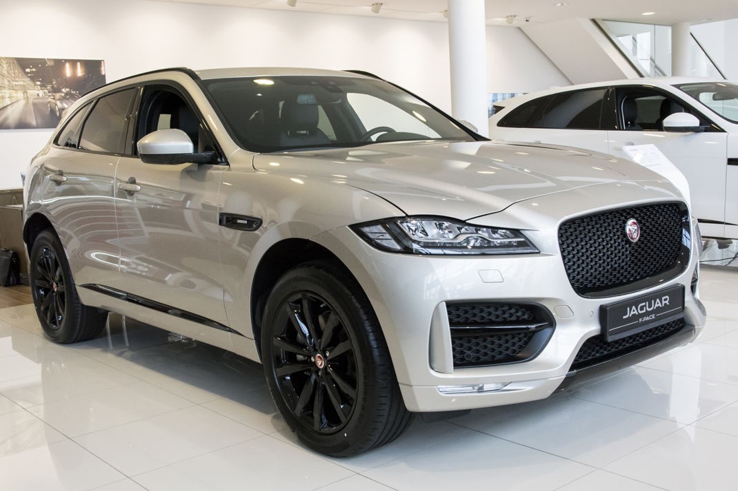 Накладка на бампер із загином та ребрами Jaguar F-Pace (чорна)