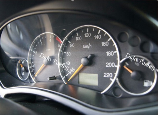 Хромовані кільця в панель приладів Ford Focus MK1