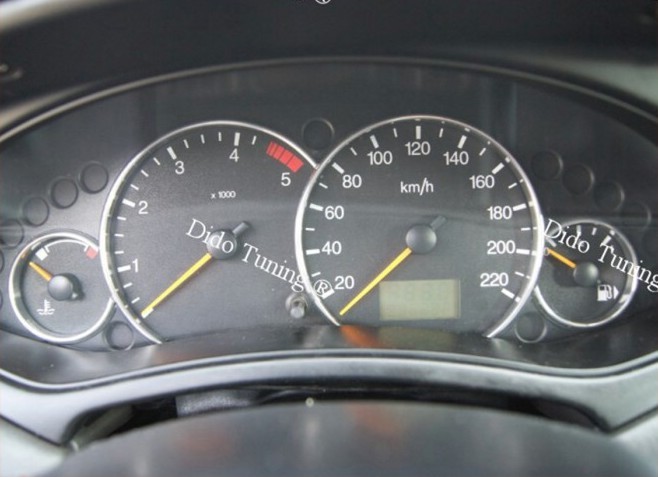 Хромовані кільця в панель приладів Ford Focus MK1