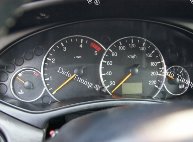 Хромовані кільця в панель приладів Ford Focus MK1