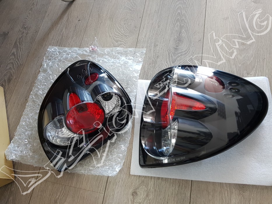 Чорні задні ліхтарі Chrysler Voyager, Dodge Caravan