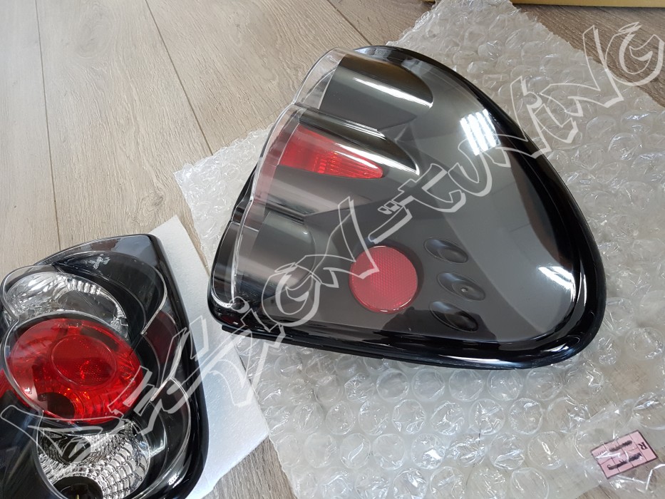 Чорні задні ліхтарі Chrysler Voyager, Dodge Caravan