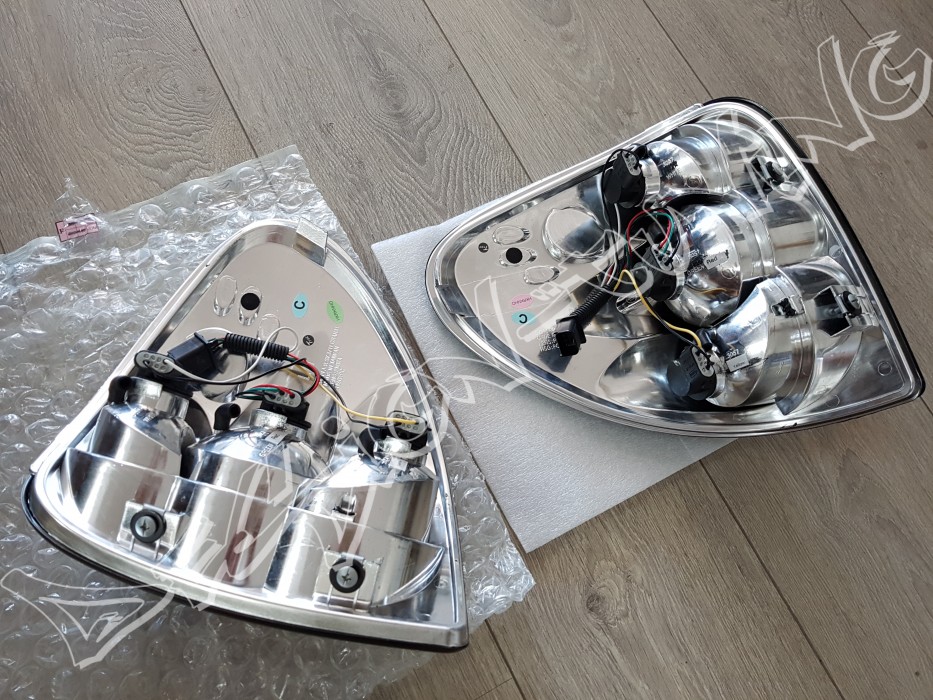 Чорні задні ліхтарі Chrysler Voyager, Dodge Caravan