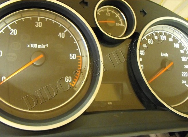 Хромовані кільця в щиток приладів Opel Astra H