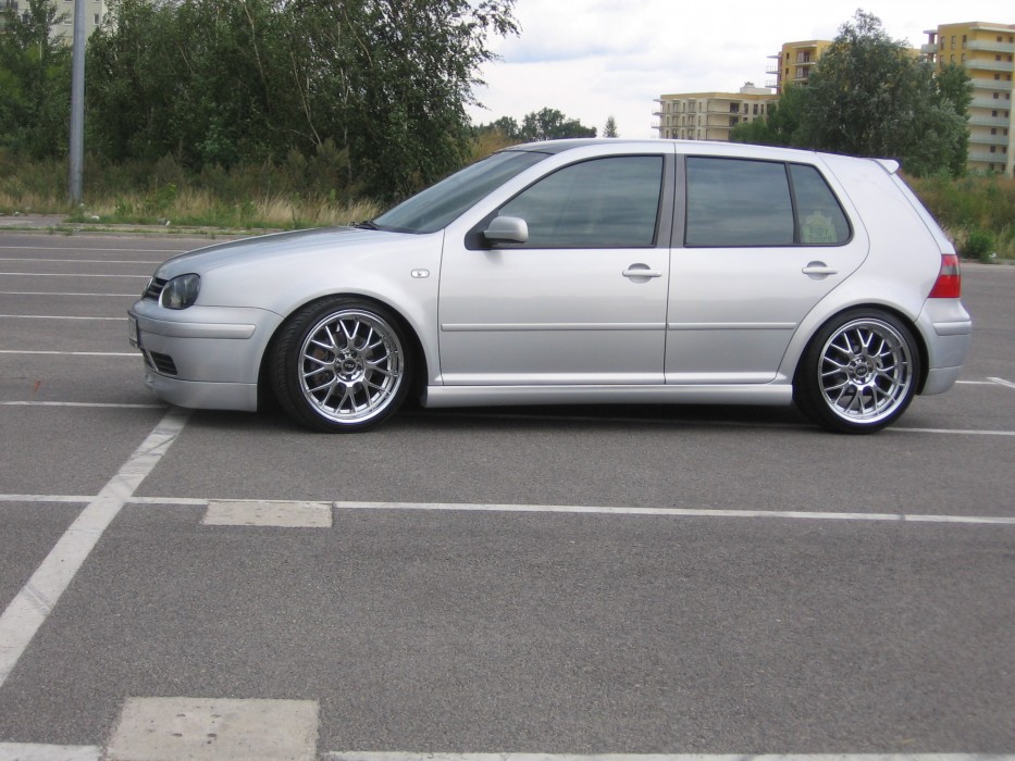 Тюнінгові накладки на пороги VW Golf IV стиль Jubi