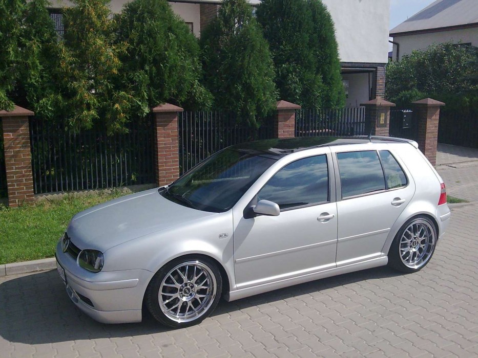 Тюнінгові накладки на пороги VW Golf IV стиль Jubi