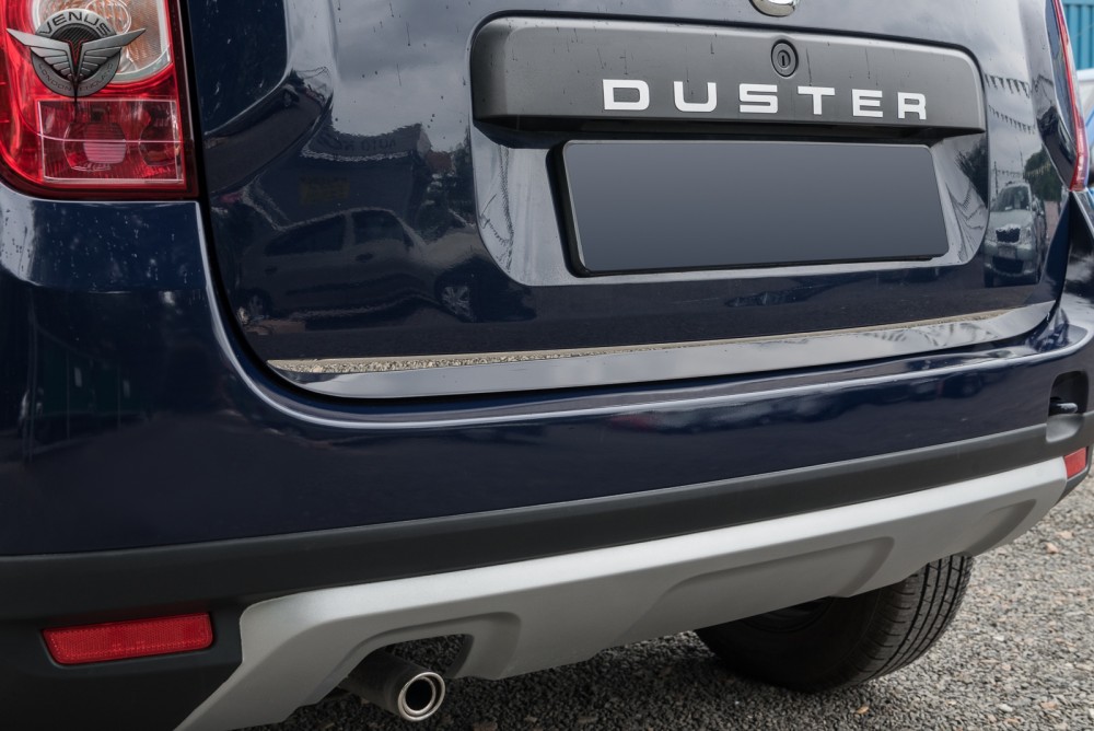 хром накладка на кришку багажника Dacia Duster нижня