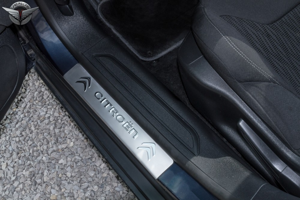 захисні накладки на пороги із написом Citroen C5