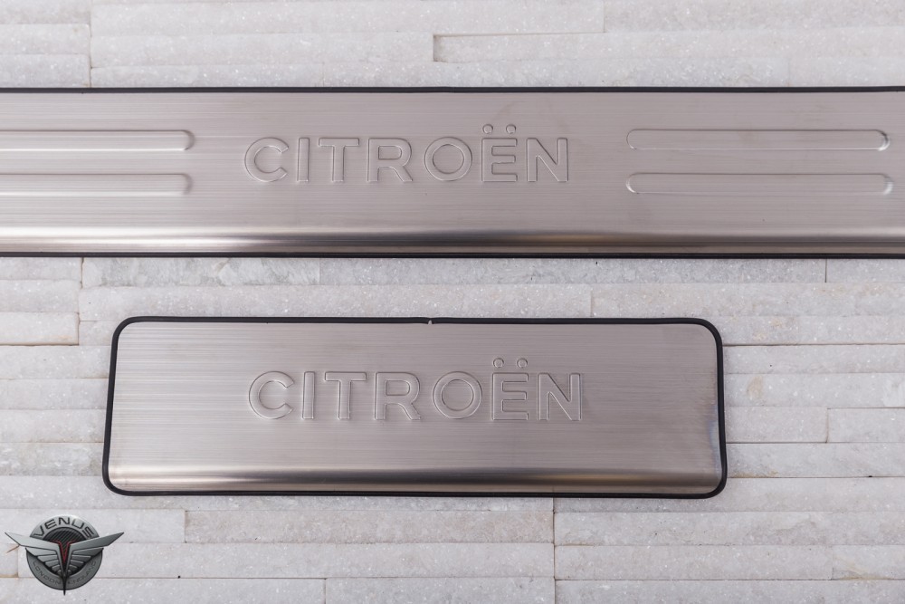 захисні накладки на пороги із написом Citroen C5