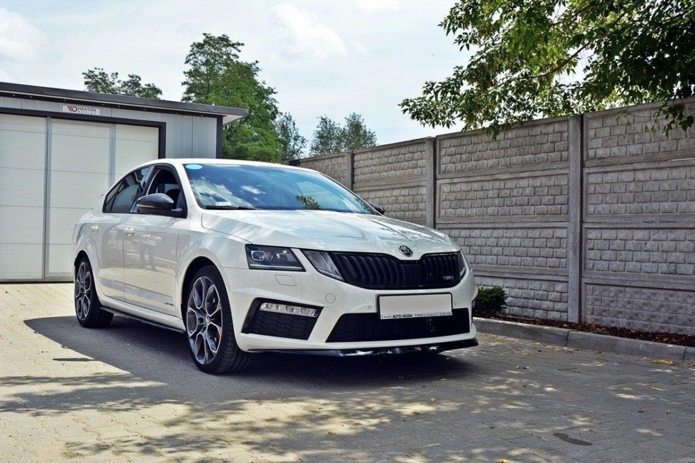 Накладка переднього бампера Skoda Octavia 3 версія RS (вер.2)