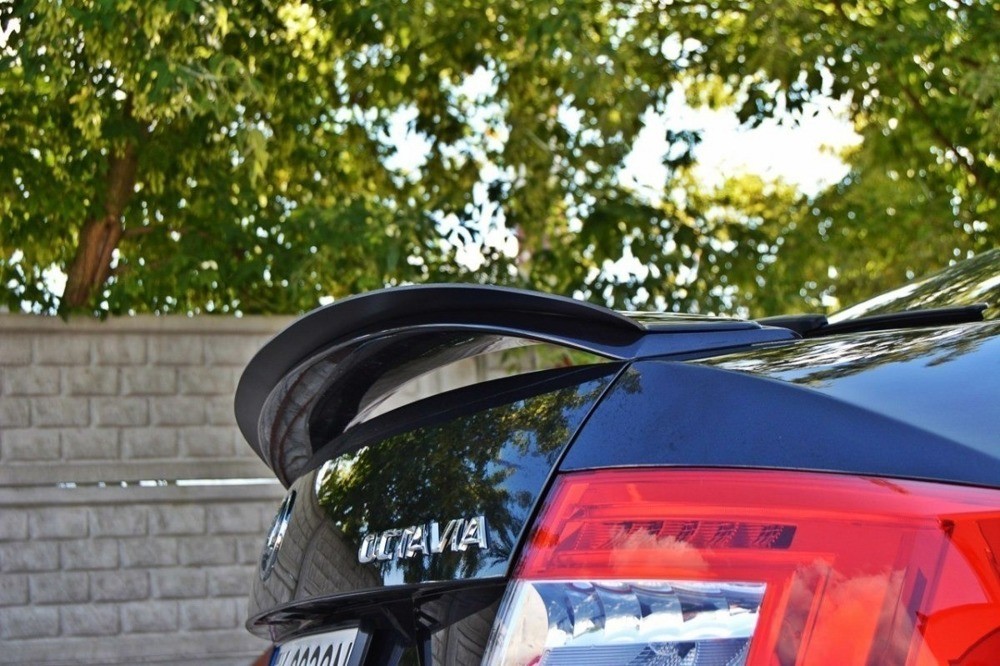Накладка на спойлер багажника Skoda Octavia III версія RS Hatchback