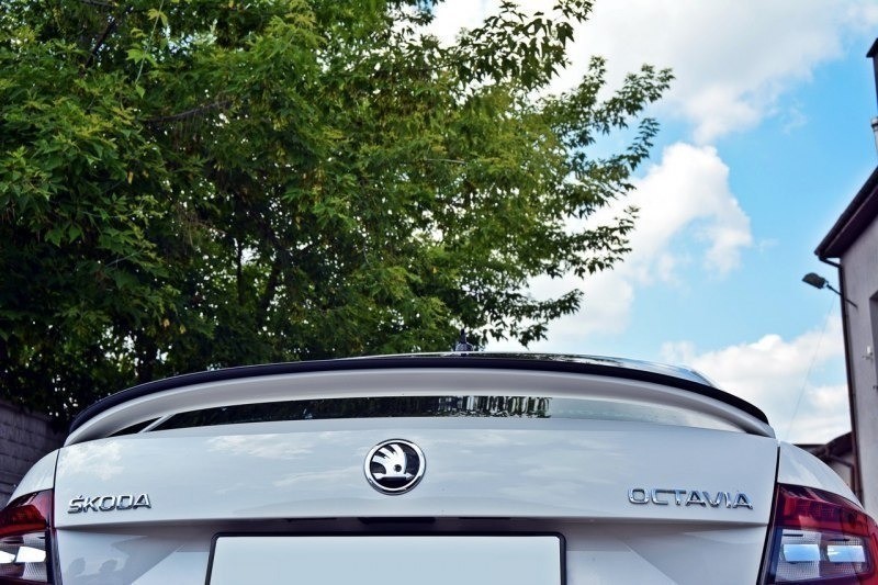 Накладка на спойлер багажника Skoda Octavia III версія RS Hatchback