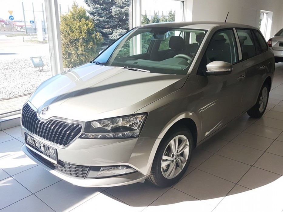 захисна накладка заднього бампера з ребрами Skoda Fabia III Kombi рестайл