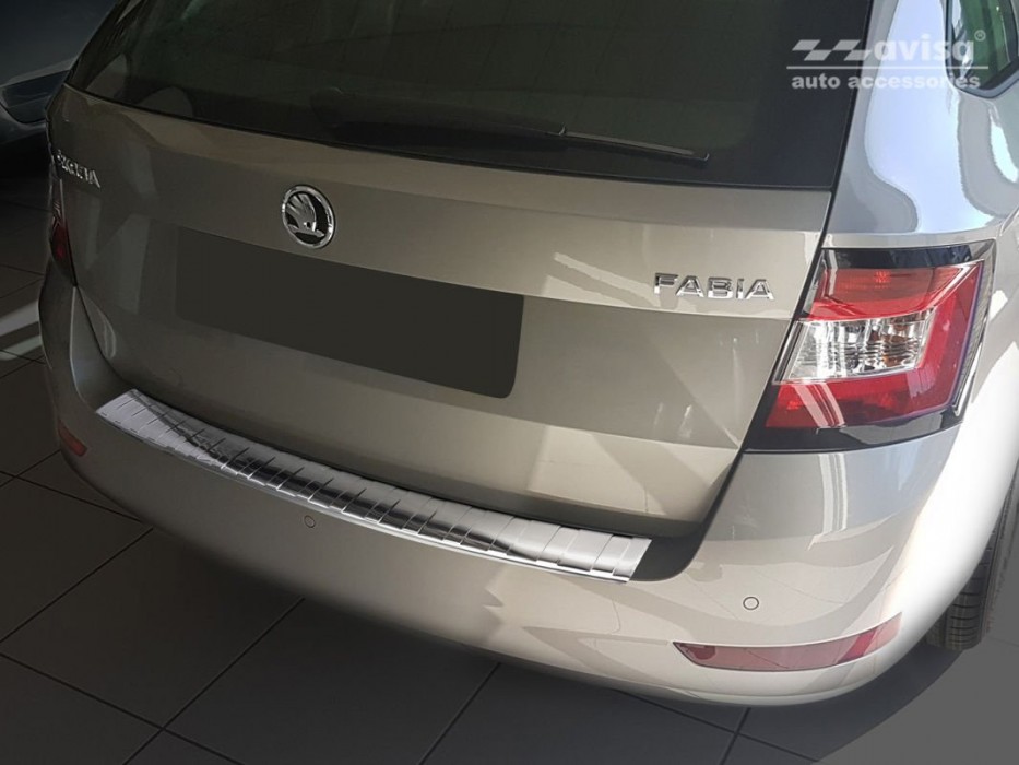 захисна накладка заднього бампера з ребрами Skoda Fabia III Kombi рестайл