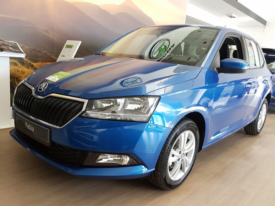 захисна накладка заднього бампера із загином Skoda Fabia III рестайл (чорна)