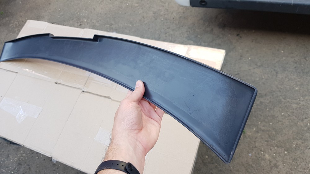 Бленда (накладка на заднє скло) VW Passat B6 / B7