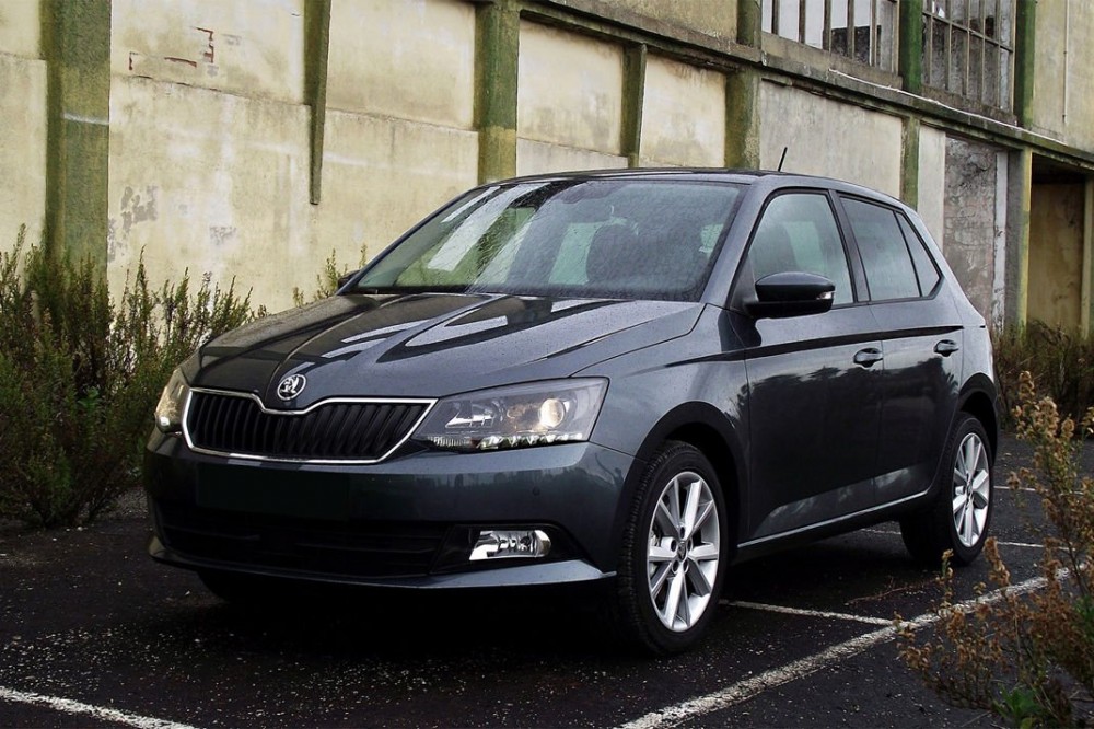 захисна накладка на бампер із загином Skoda Fabia 3 Kombi чорна сталь